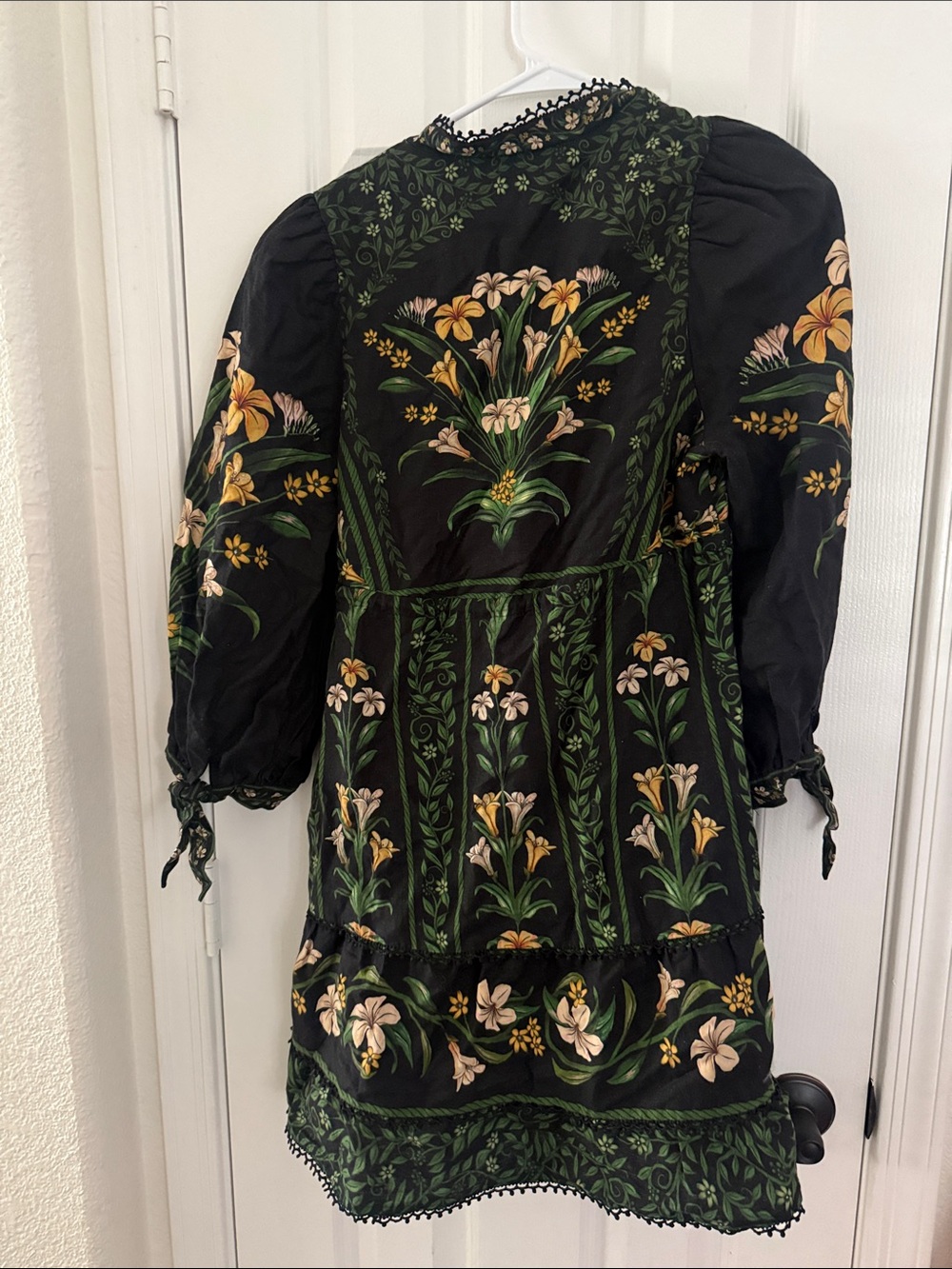 Farm rio Flowers Arch Linen Blend Mini Dress Ladies size medium Black floral - Picture 3 of 3